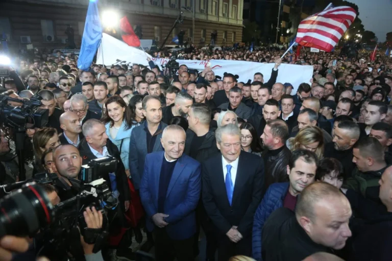 Berisha i tregoi Ramës forcën e numrave e jo të muskujve. Paketa anti-krizë si program për zgjedhjet lokale