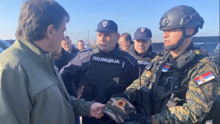 FOTO/ Kapela e UÇK-së mes emigrantëve në Serbi