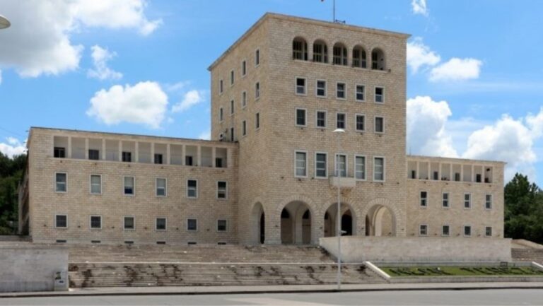Shkolla rifillon më 5 janar pas pushimeve të dimrit, studentët kthehen në auditorë më janar