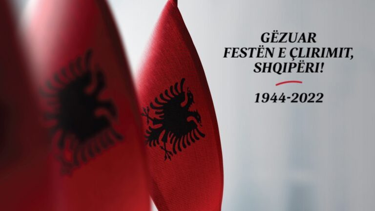 Ambasada amerikane uron Shqipërinë për 29 nëntorin: Ditë kujtese për sakrificën e popullit tuaj