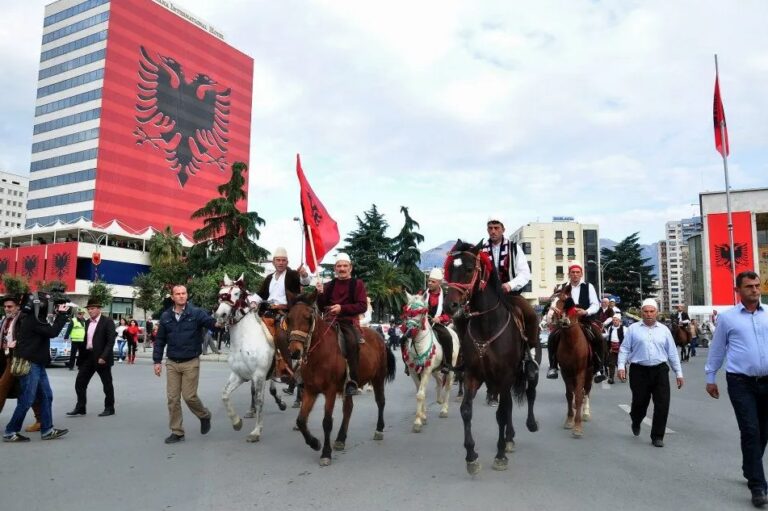 Festat shqiptare, por edhe pse krizë pushimet do bëhen jashtë