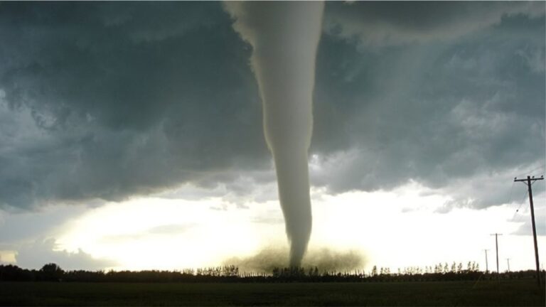 SHBA, alarm për tornado të forta. 25 milion njerëz në panik