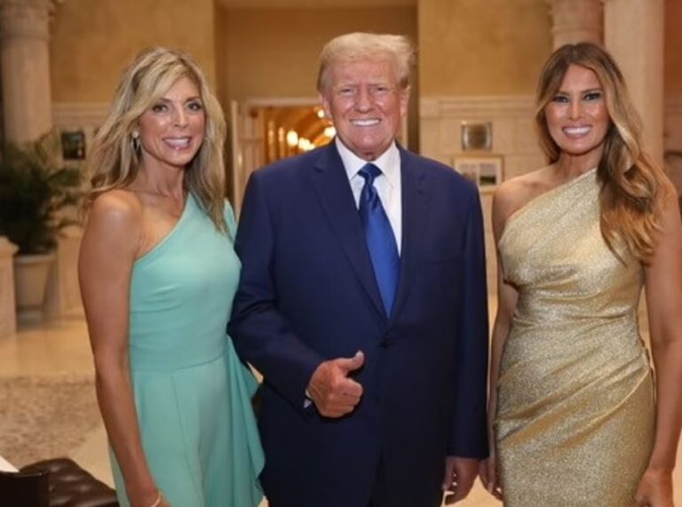 Donald Trump pozon bashkë me gruan dhe ish-gruan e tij (FOTO)