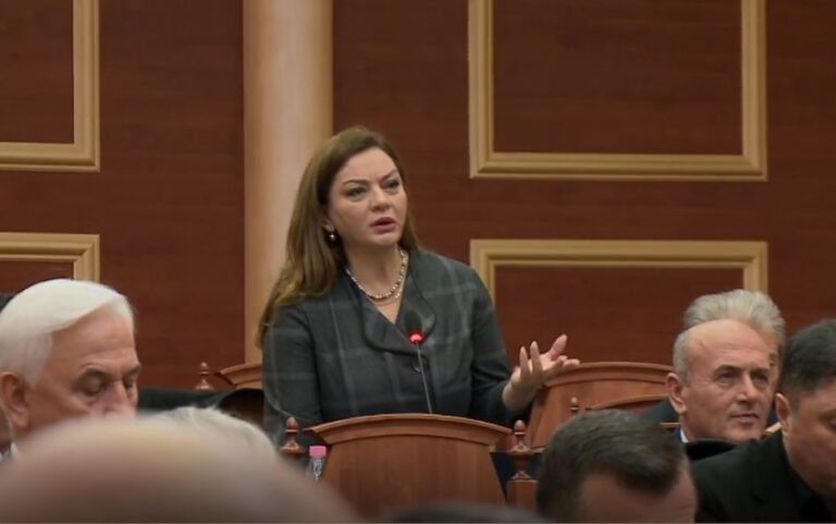 Albana Vokshi thirrje Kuvendit: Përjashtoni Ramën nga seanca parlamentare