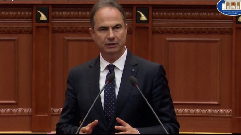 Grushti ndaj Berishës, diskutime në Kuvend/ Luçiano Boçi: Rama të dorëhiqet! Nikolla: E kemi dënuar sulmin