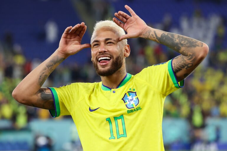 Brazili shënon në fund të shtesës së parë, Neymar gol!