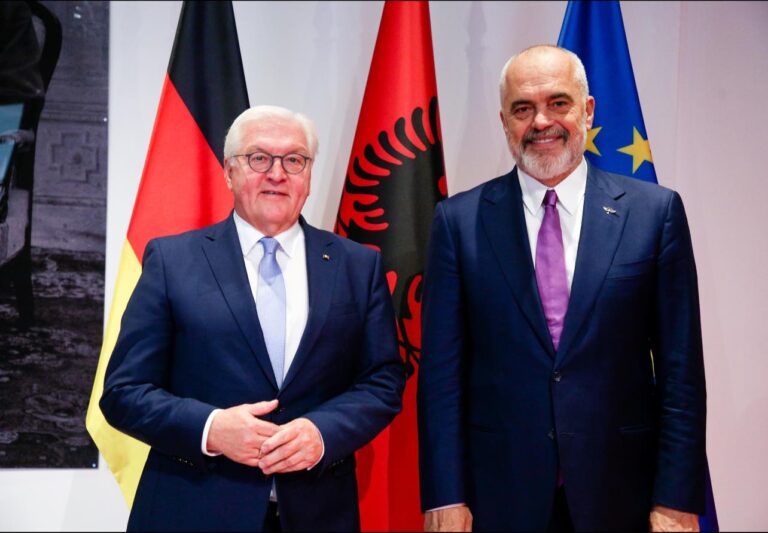 Rama poston foto nga takimi me Presidentin gjerman