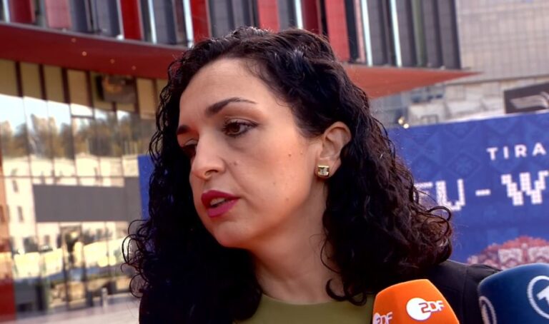Vjosa Osmani nga samiti i BE: Vuçiç vazhdimësi e mendësisë së vjetër, Serbia s’ka pranuar krimet e luftës