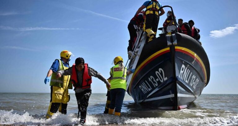 Britanisë i duhen 1 milion emigrantë në vit për të plotësuar vendet e punës