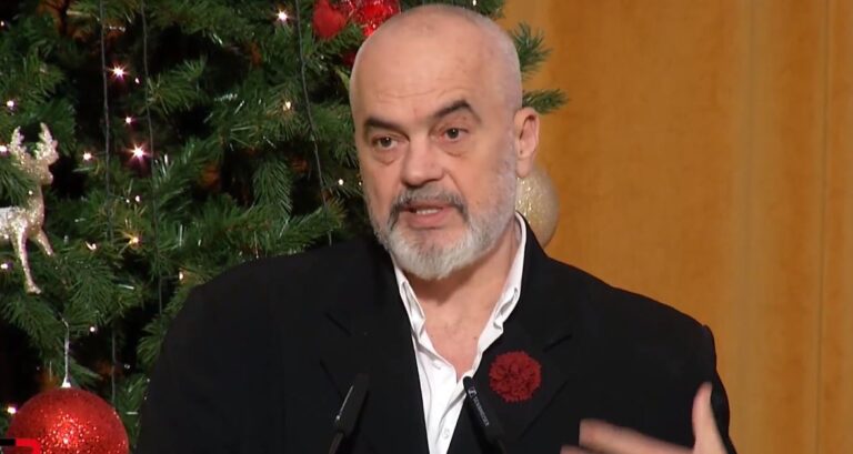 ”Mësuesi i vitit 2022”, Rama me kritika: Drejtimi i shkollave është ende një sfidë e hapur