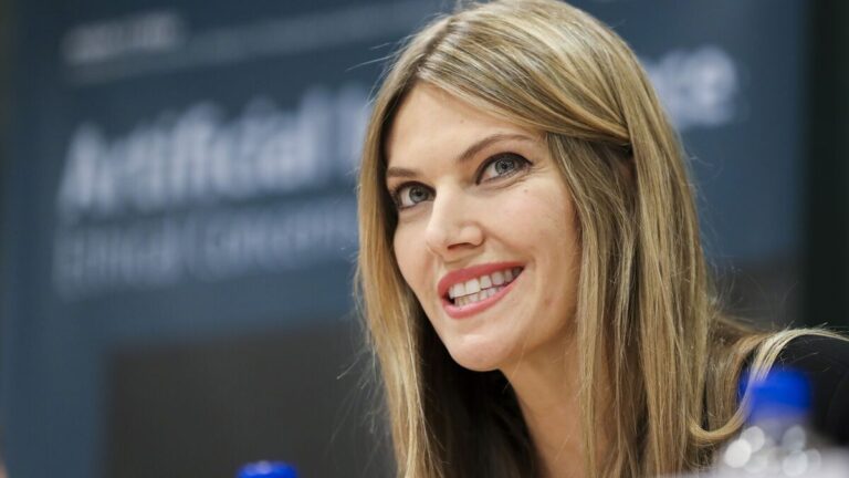 Eurodeputetja socialiste greke Eva Kaili trondit Brukselin