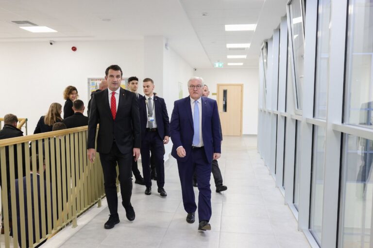 15 vjetori i laboratorit gjerman. Veliaj dhe Presidenti gjerman vizitë në gjimnazin “Sami Frashëri”