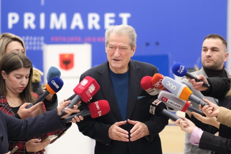 Berisha voton në Primaren e Tiranës: Rreze drite për rikthimin e votës së lirë. Dorëheqjet, tregues lirie