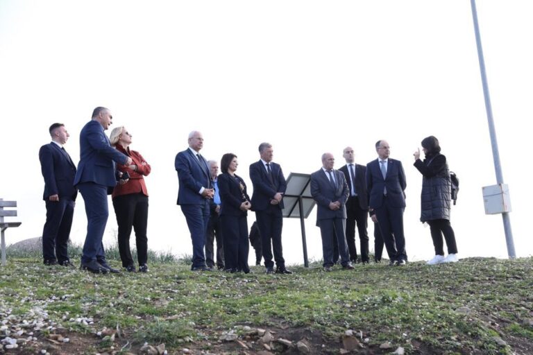 Presidenti Begaj në Finiq, takon edhe intelektualë të spikatur të minoritetit grek