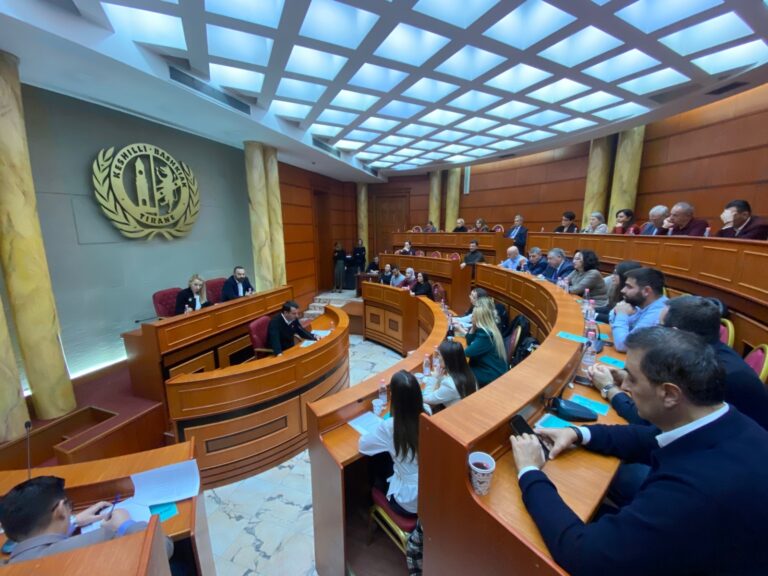 Veliaj: Do vijojmë me projektin e Teatrit Kombëtar. Transformimin e Piramidës e mbyllim pranverën tjetër