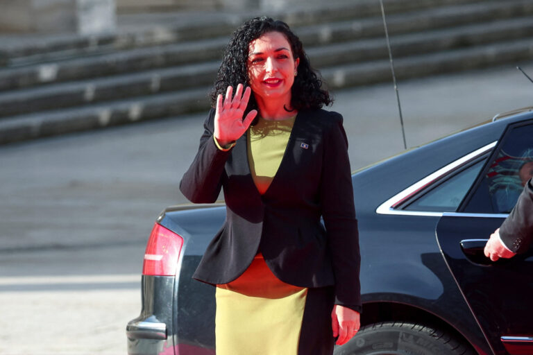Presidentja Osmani në Samitin e BE: Bandat e financuara nga Vuçiç, duan të destabilizojnë Kosovën
