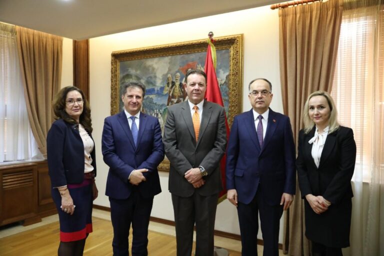 Presidenti Begaj pret përfaqësues të Diasporës: Garantimi i votës siguron pjesëmarrje aktive