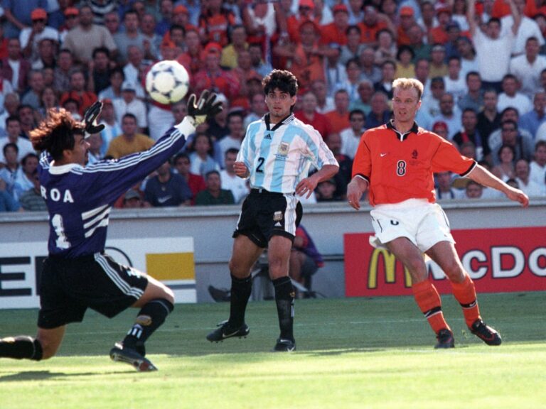 Depay ëndërron dhe rikujton “perlën” e Bergkamp në 1998 ndaj Argjentinës: Ishte magjik! (VIDEO)