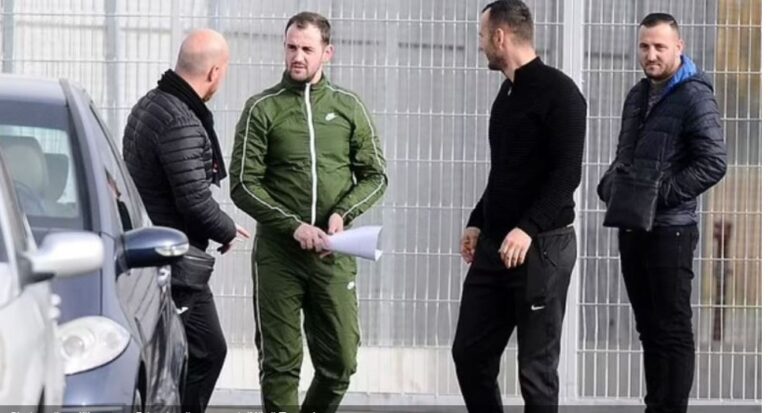 Të dënuar për krime, 11 shqiptarë sillen nga Britania në Tiranë