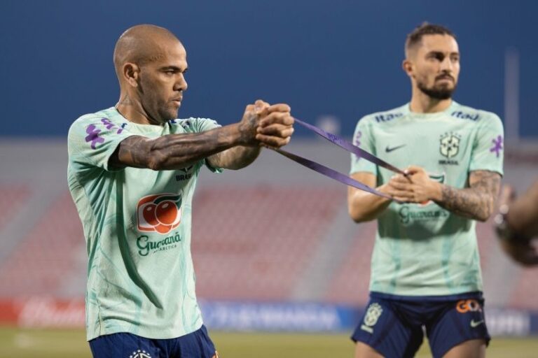 “Plakushi” Dani Alves mund të thyejë nesër një rekord te Brazili