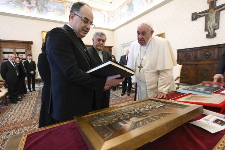 Presidenti Begaj dhe Zonja e Parë priten në audiencë të veçantë nga Ati i Shenjtë, Papa Françesku