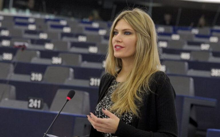 Sekuestrohen pronat e zëvendëspresidentes greke të Parlamentit Europian dhe familjarëve të saj në Greqi