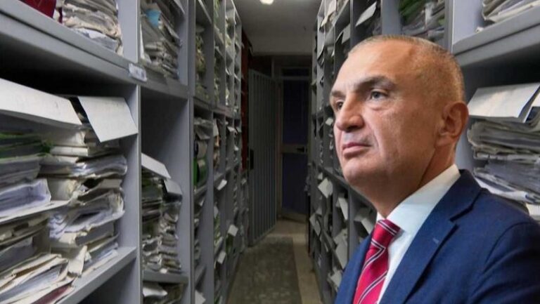 Zëri i Amerikës: Kallëzimi i Metës, Gjykata në favor të hetimit të Autoritetit të Dosjeve