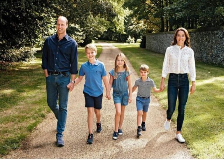 Kate, William dhe fëmijët në kartolinën e festave