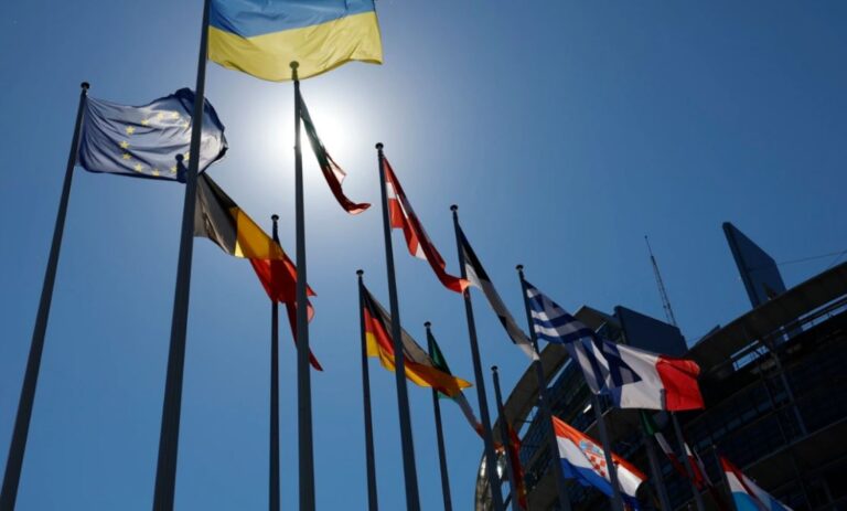 Zëri i Amerikës: 7 vendet më të zhvilluara të botës zotohen të rindërtojnë Ukrainën nga shkatërrimi i luftës