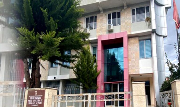 Makina, apartamente e biznese. Prokuroria e Lushnjës konfiskon pasuritë e tre personave