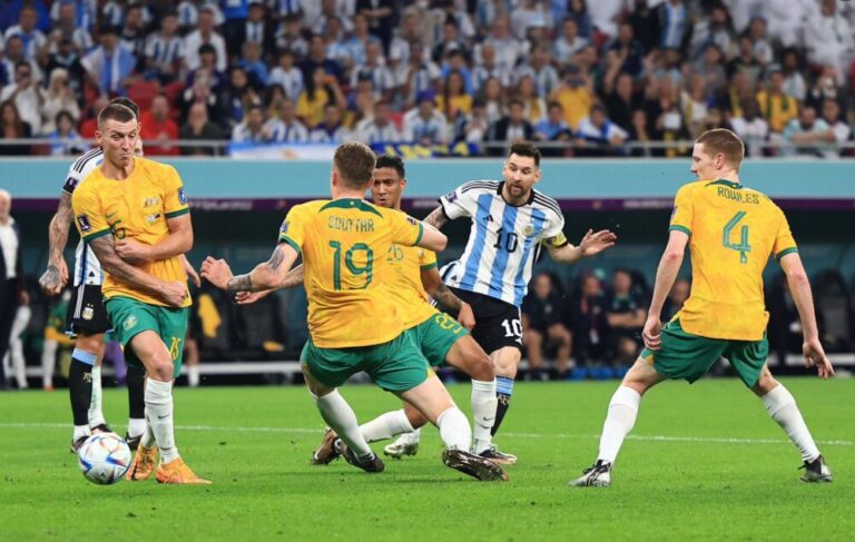 Messi zhbllokon sfidën ndaj Australisë, kalon Maradonën në ndeshjen e 1000 (VIDEO)