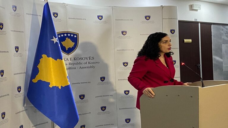 Tensionet në veri të Kosovës, Vjosa Osmani njofton shtyrjen e zgjedhjeve lokale