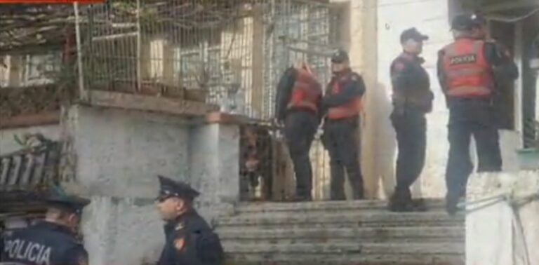 Policia dhe IKMT aksion te Petro Nini Luarasi, do të shembet një pallat. Përplasje me banorët
