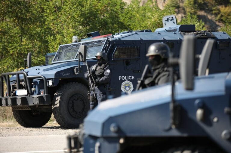 Tensionet në veri të Kosovës, policia mbyll Pikën Kufitare të Jarinjës