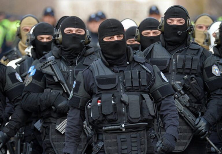 Grupet kriminale serbe sulmojnë me armë Policinë e Kosovës në veri