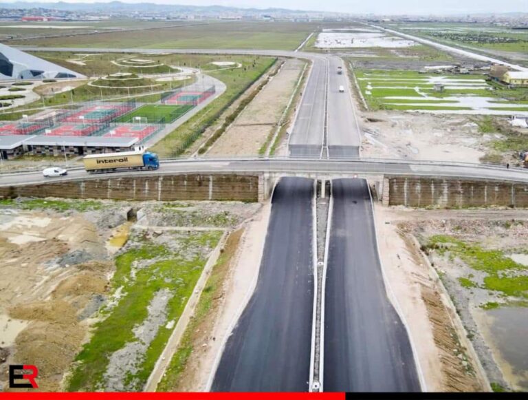 FOTO/ Kantieri i rrugës Porto Romano-Durrës, Rama: Lehtëson trafikun, në lotin 3 ka përfunduar shtresa asfaltike