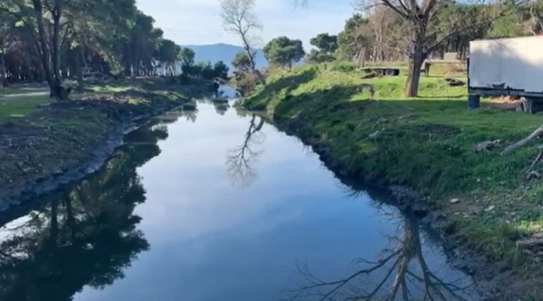 Vlorë, gjendet një trup i pajetë në kanalin e ujërave të zeza