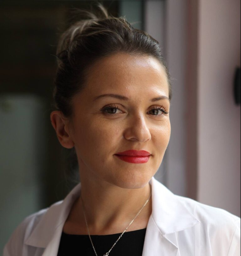 Mjekja dermatologe: Vajzat më kërkojnë korigjime tek vetullat se duken me nerva