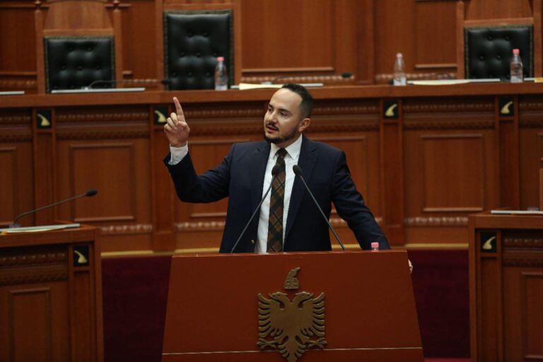 Alibeaj përjashton 4 deputetë, Salianji: S’ka mbledhje të grupit parlamentar, por deklarata personale