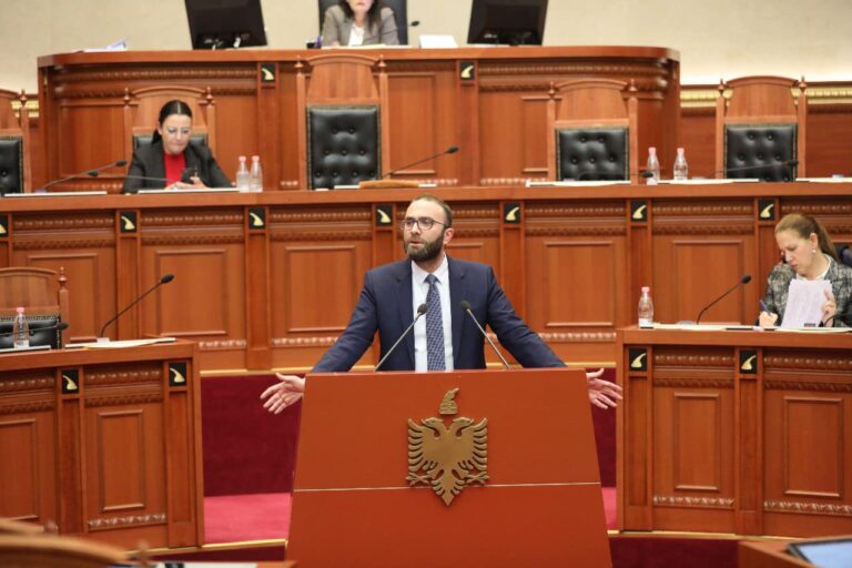 Bardhi kallëzon Ramën në SPAK: Pagoi ish-zyrtarin e FBI-së dhe sajoi përrallën me rubla ruse