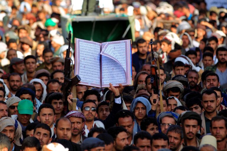 Djegia e Kuranit në Suedi, protesta me armë në Pakistan
