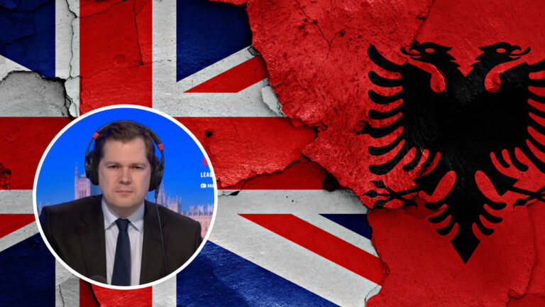 Pse i keni ofenduar? Gazetari britanik “mbron” shqiptarët. Ministri britanik: S’jam penduar
