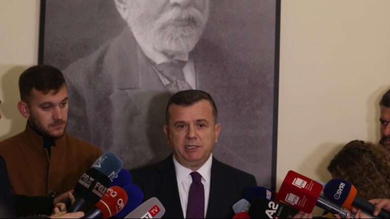 Balla zbulon detaje nga mbledhja e grupit parlamentar me Kryeministrin Rama