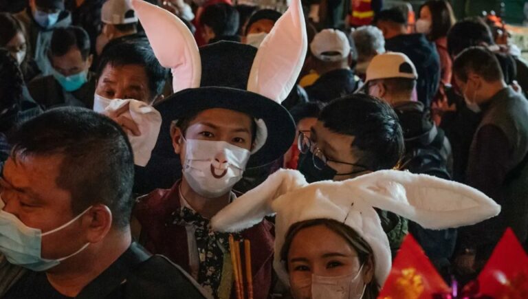 FOTO/ Kina feston sot Vitin e Ri, ky është viti i Lepurit