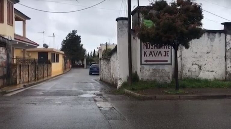 Qendra e të moshuarve përfshihet nga flakët, një e lënduar niset drejt QSUT