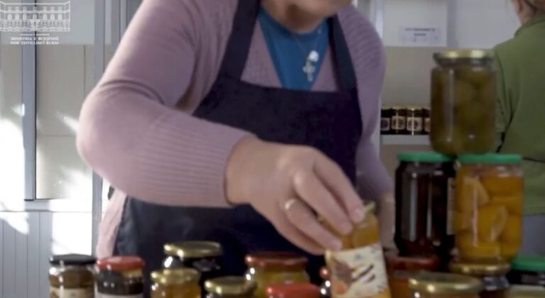 VIDEO/ “Made in Albania”, Rama e nis ditën me prodhuesit e ekselencës tradicionale