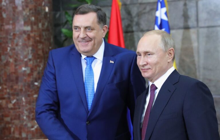 Kronikë/ BE-ja paralajmëron Dodik: Do ketë pasoja nëse vazhdon t’i qëndrosh afër Putin
