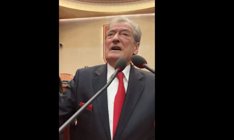Mbyllet seanca në Kuvend, Berisha live në Facebook: Ikën sa dolën euro-t që ju nxorri Rozeta