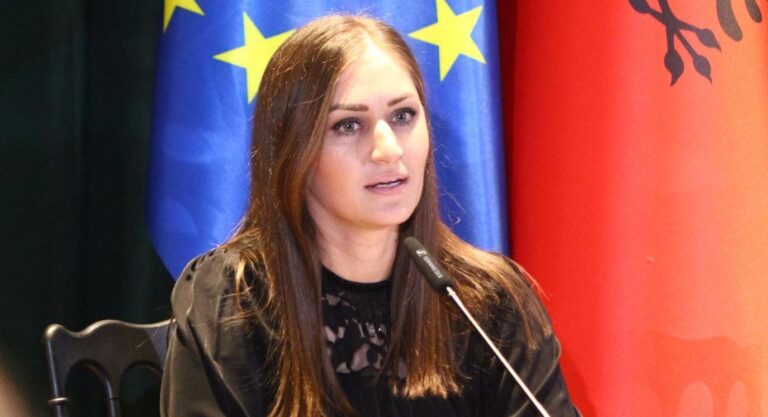 Ka dhënë dorëheqjen? Ministrja Edona Bilali: Fake News!