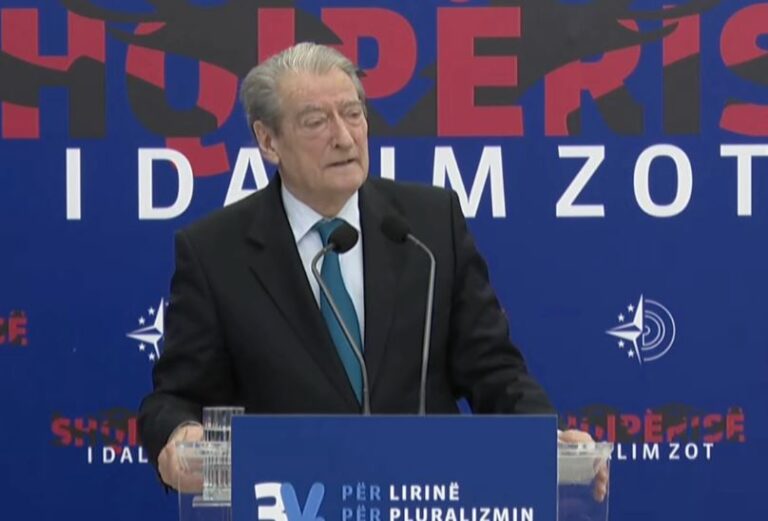 Berisha: Zyrtari i arrestuar i FBI-së, lidhje të ngushtë me Ramën